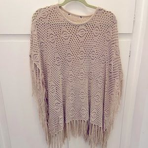 Woven poncho top w frill